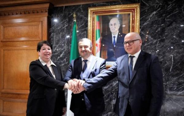 تعيين البروفيسور نور الدين يسى كاتب دولة للطاقات المتجددة